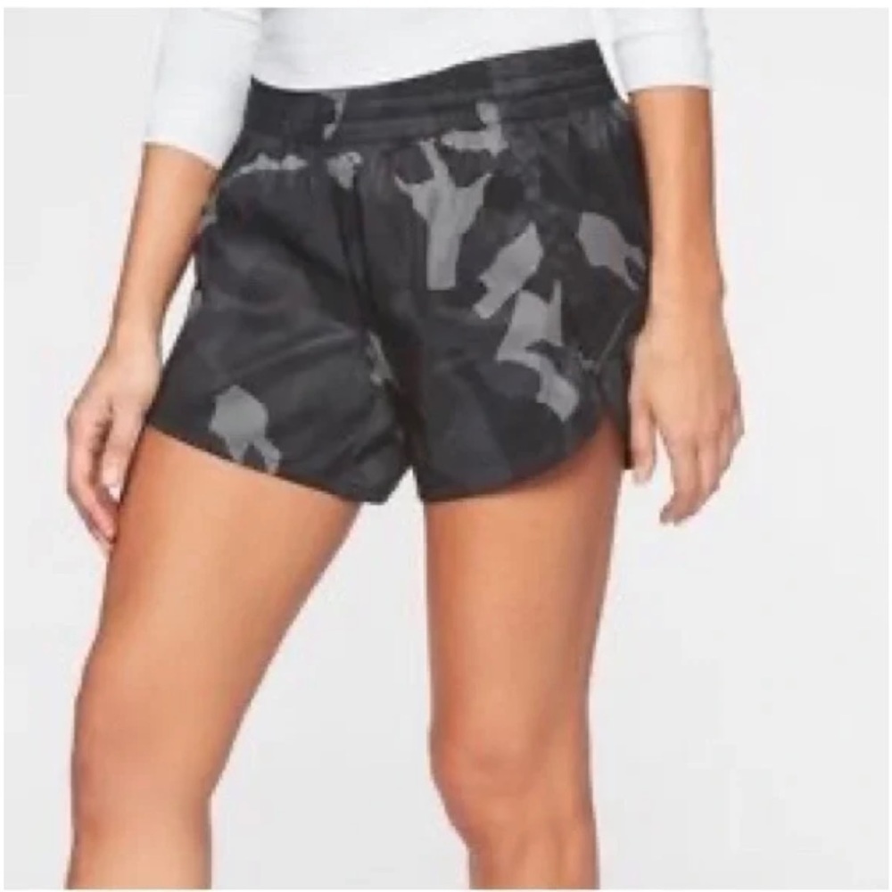 Athleta Womens Print Racer Run Shorts 4.5 Sz XS Black Gray Lined Activewear